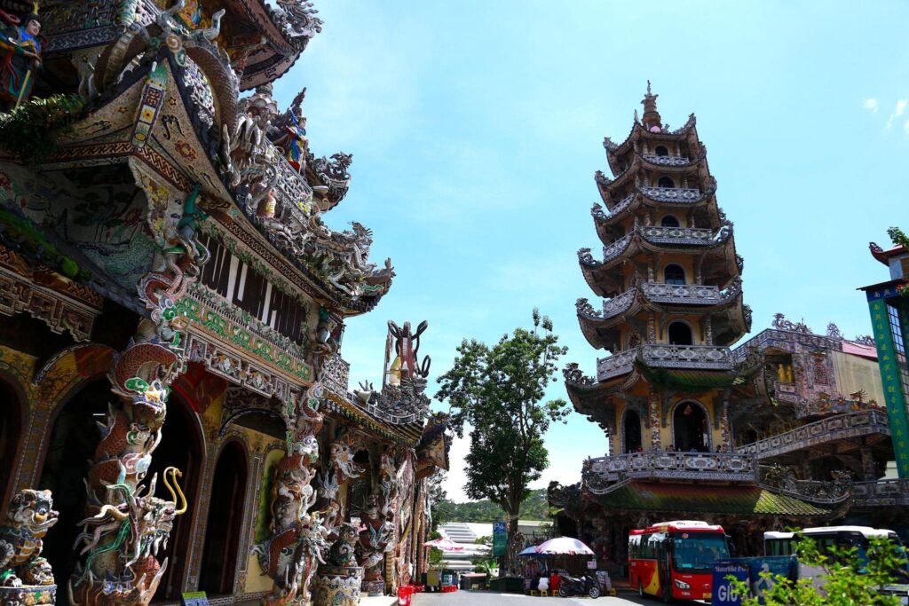 Tượng Quan Thế Âm Chùa Linh Phước Đà Lạt sành sứ