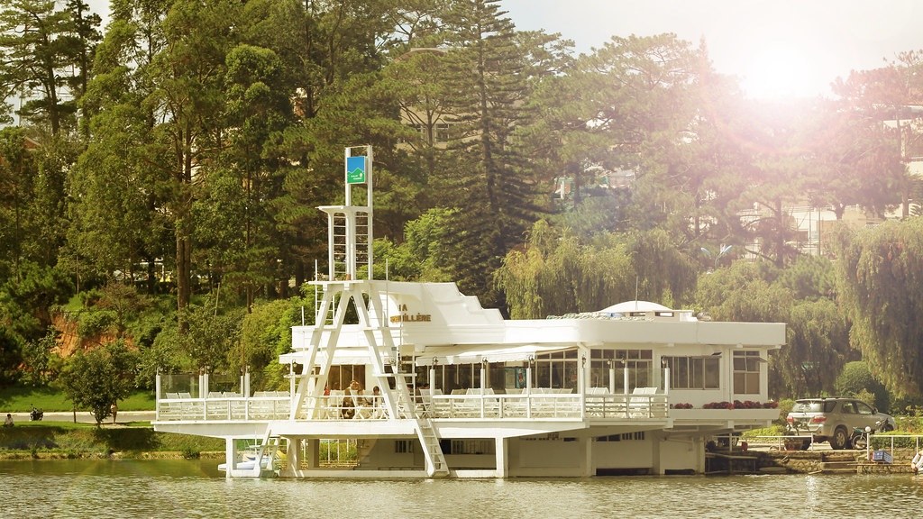 Café Thủy Tạ Hồ Xuân Hương