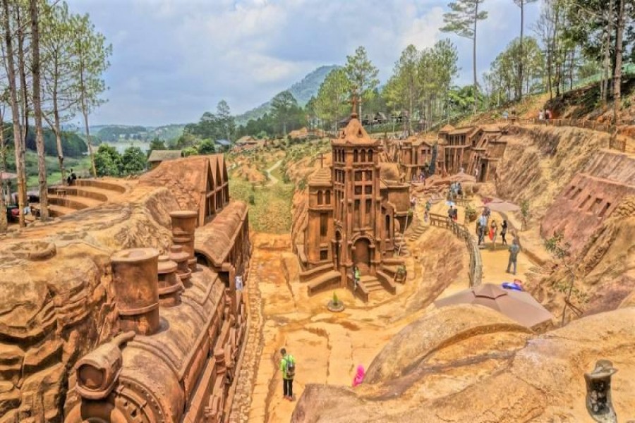 Đường hầm đất sét Đà Lạt